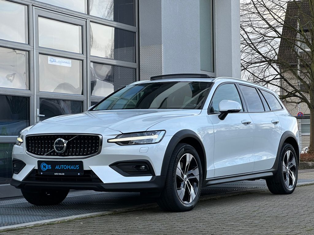Volvo V60 Cross Country 2023