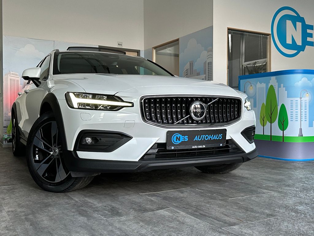 Volvo V60 Cross Country 2023