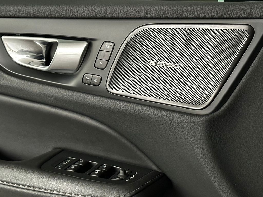 Volvo V60 Cross Country 2023