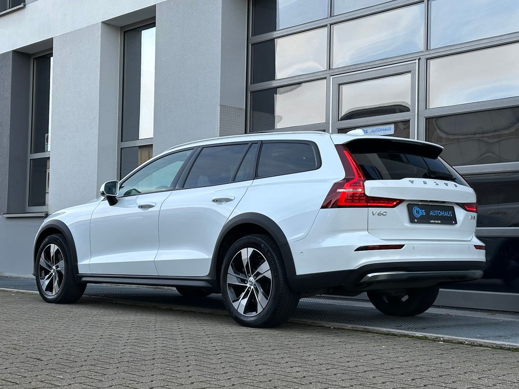 Volvo V60 Cross Country 2023