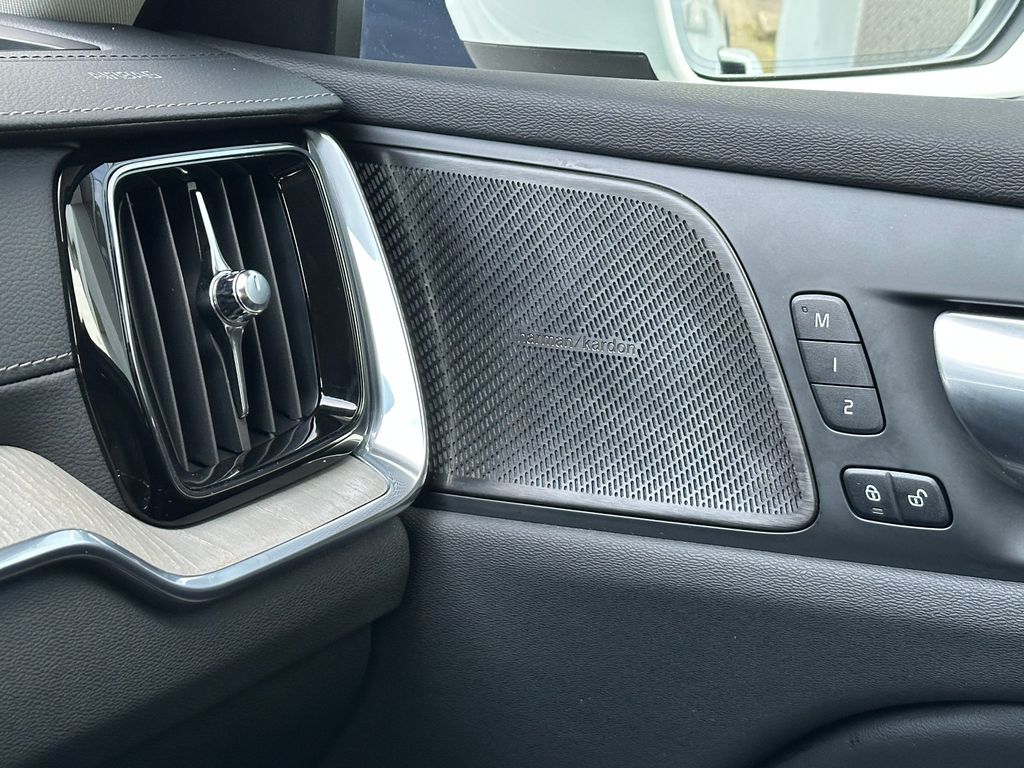 Volvo V60 Cross Country 2023