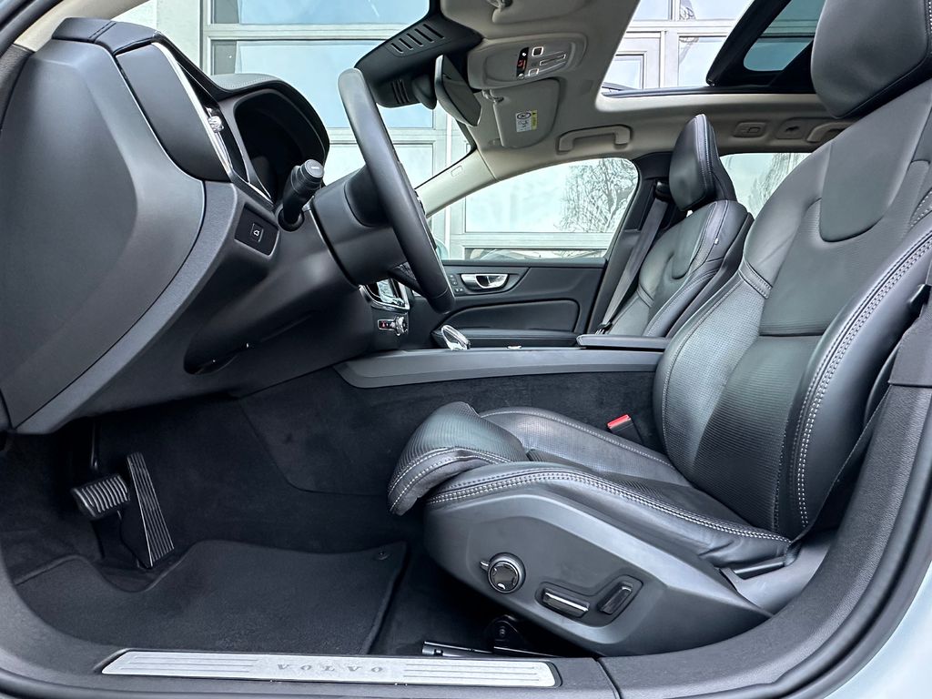 Volvo V60 Cross Country 2023