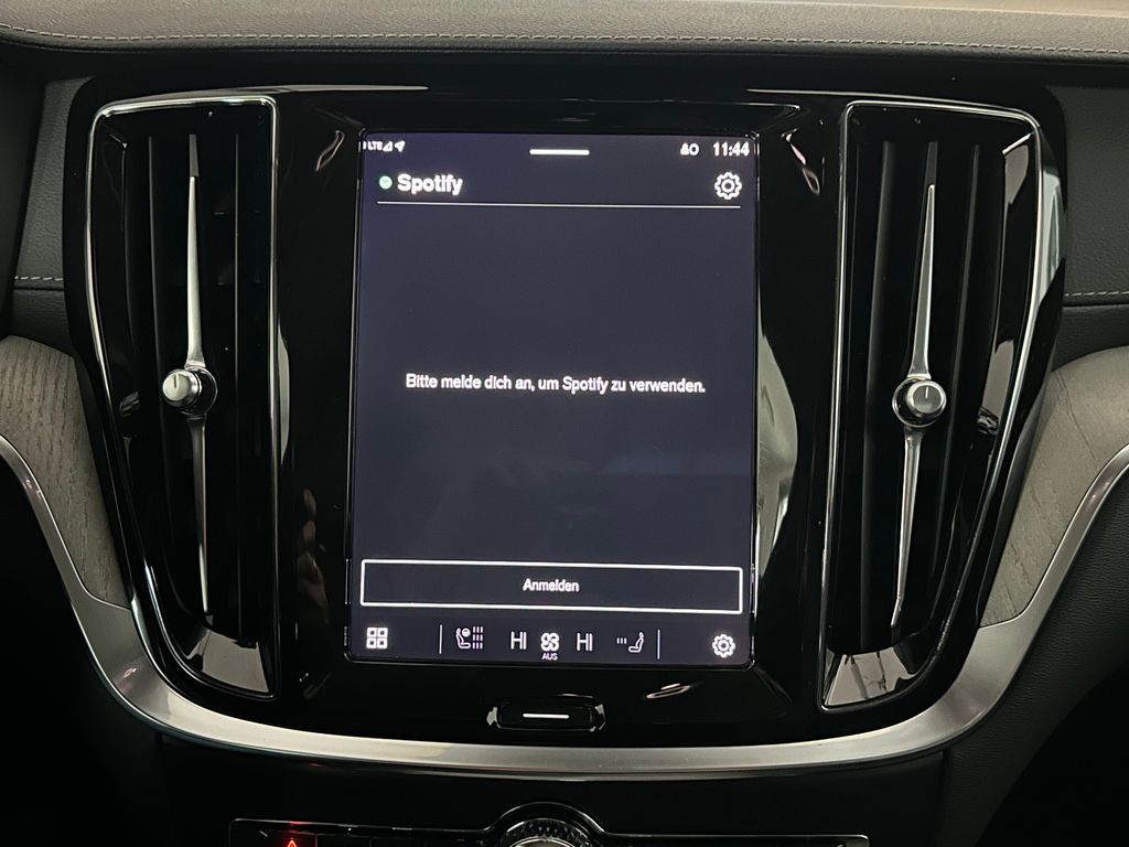 Volvo V60 Cross Country 2023