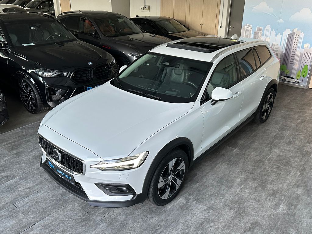 Volvo V60 Cross Country 2023