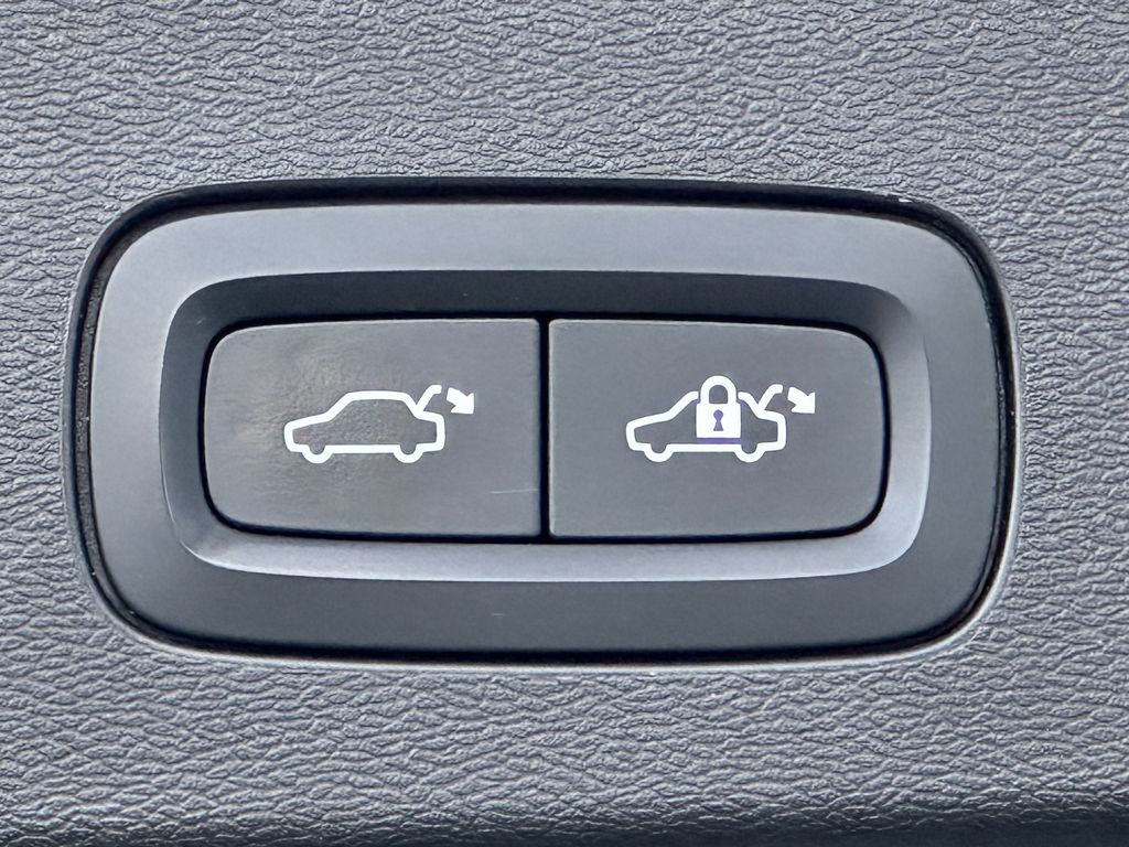 Volvo V60 Cross Country 2023