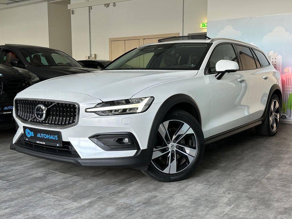 Volvo V60 Cross Country 2023