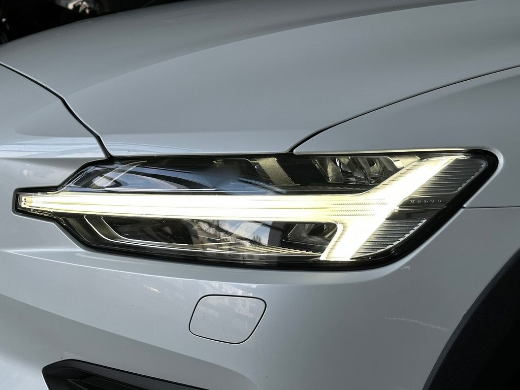 Volvo V60 Cross Country 2023