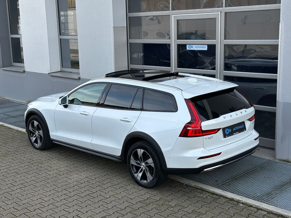 Volvo V60 Cross Country 2023