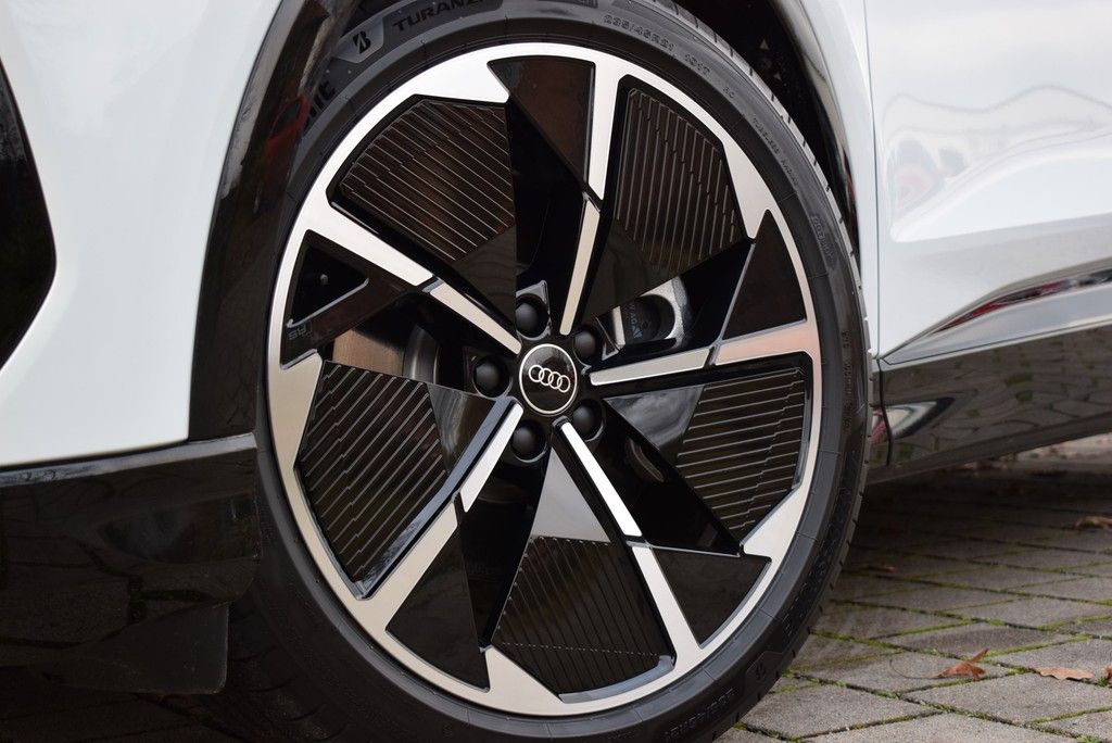 Audi Q4 e-tron 2025