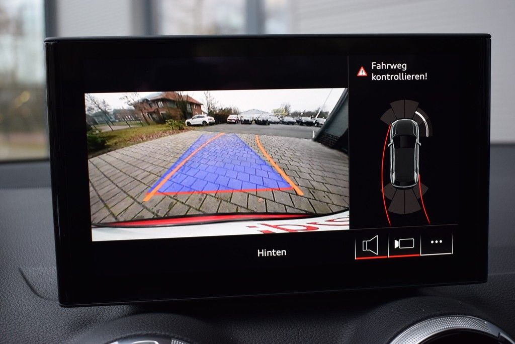 Audi SQ2 2025