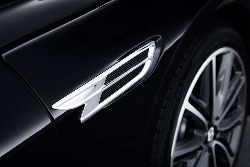 Bentley Flying Spur 2025