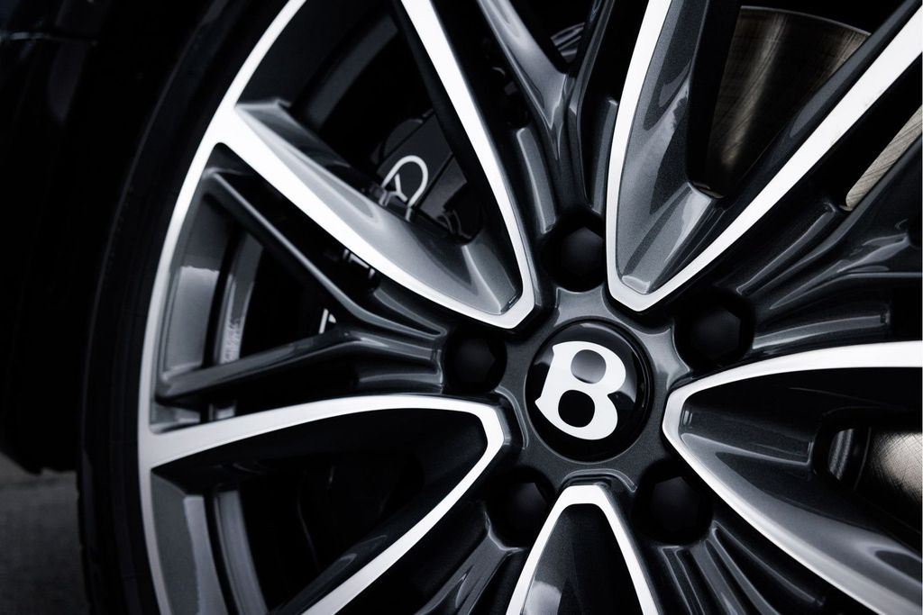 Bentley Flying Spur 2025