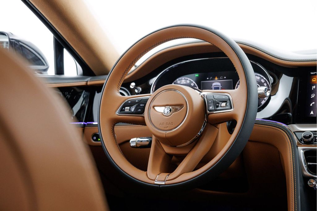 Bentley Flying Spur 2025