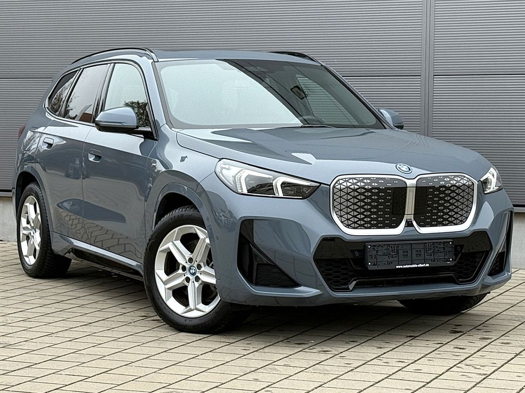 BMW iX1 2024