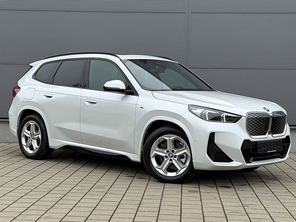 BMW iX1 2024