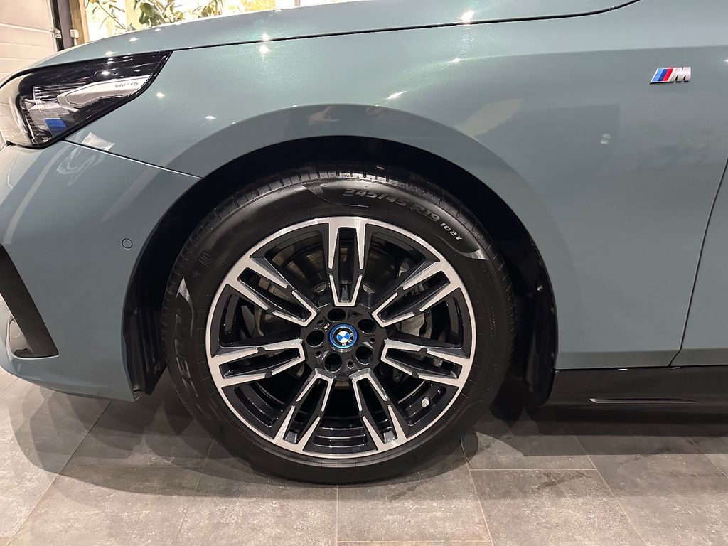 BMW i5 2024