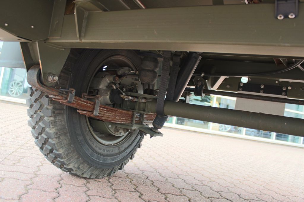 Land Rover Defender 2004