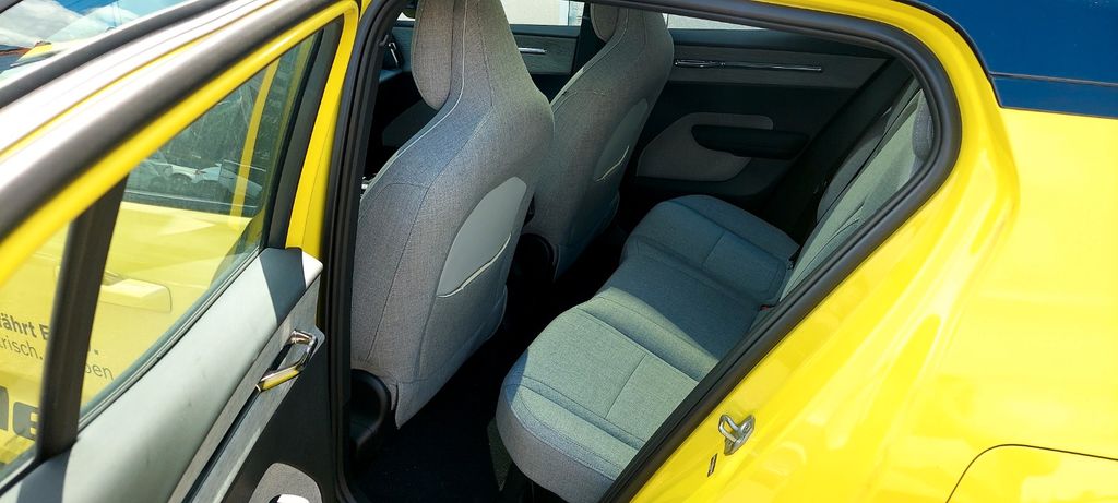 Volvo EX30 2024