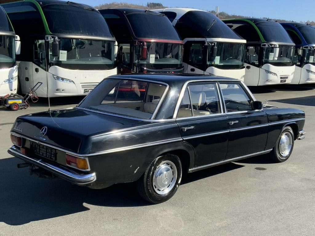 Mercedes-Benz 200 1973