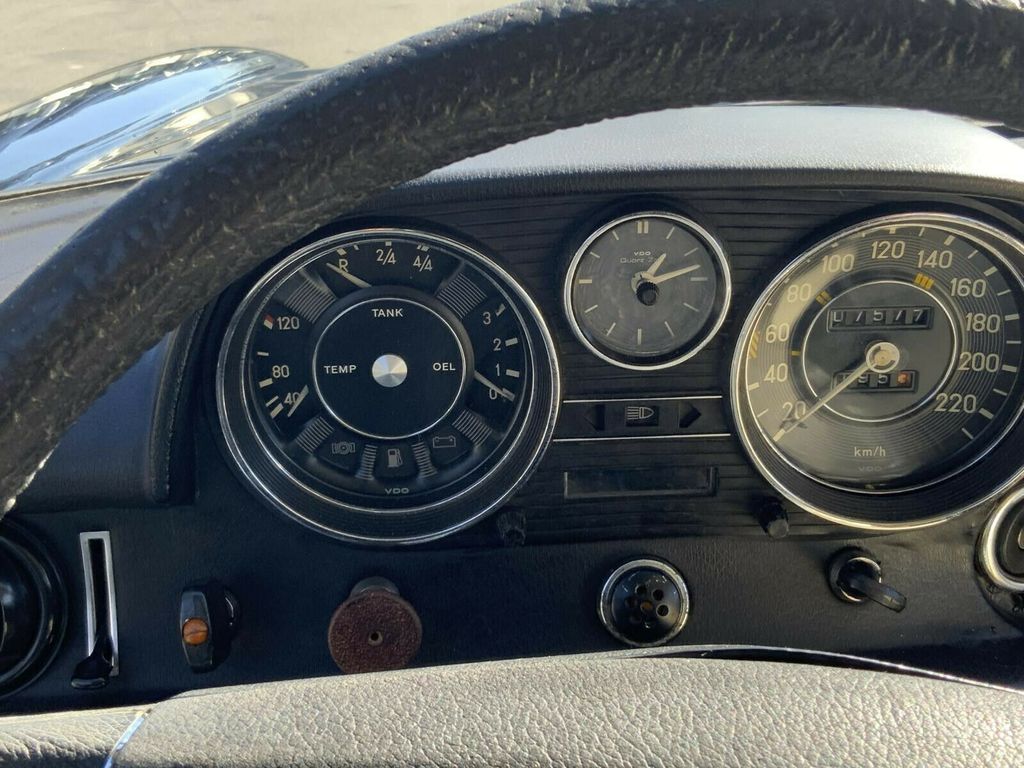 Mercedes-Benz 200 1973