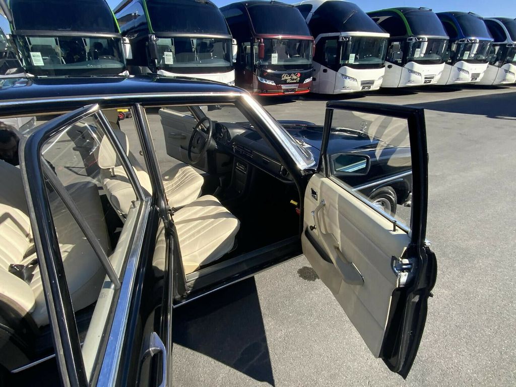 Mercedes-Benz 200 1973