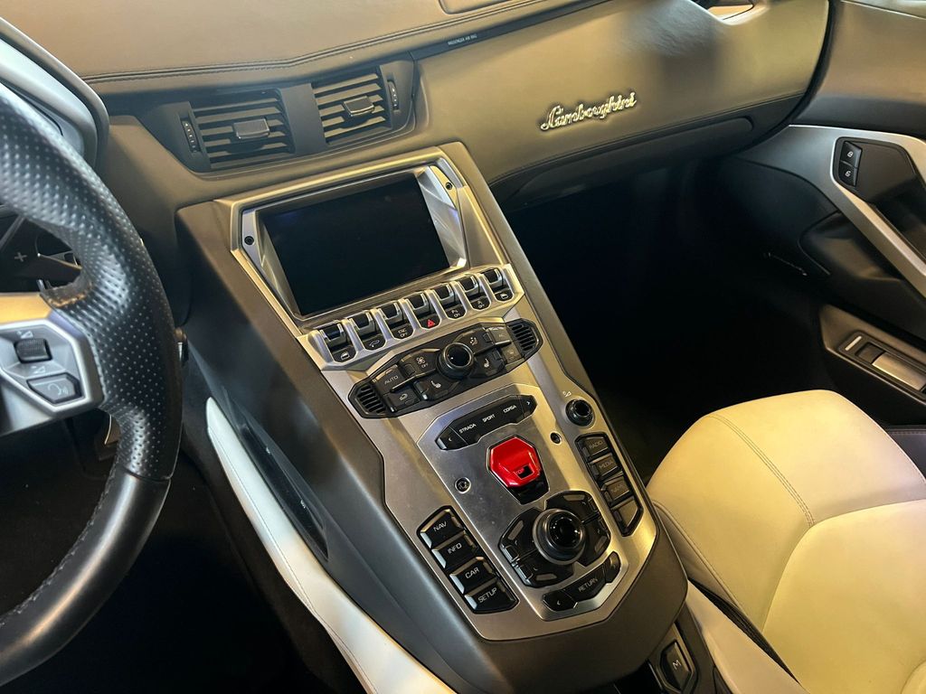 Lamborghini Aventador 2014