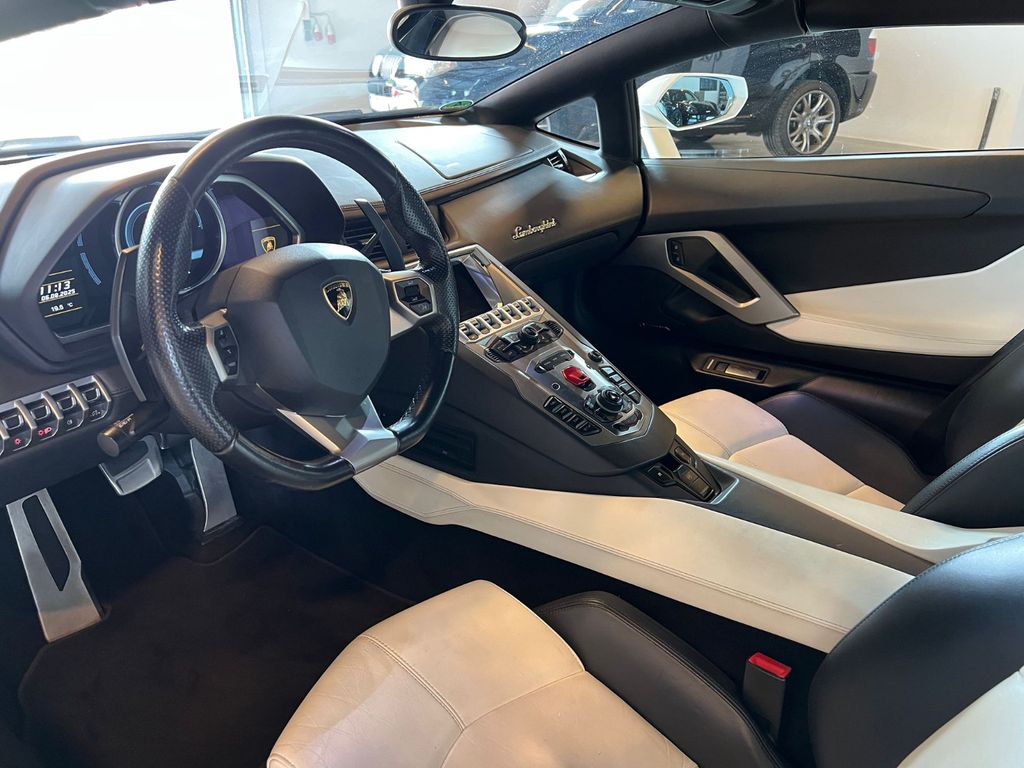 Lamborghini Aventador 2014