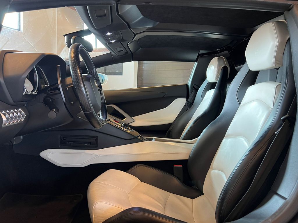 Lamborghini Aventador 2014