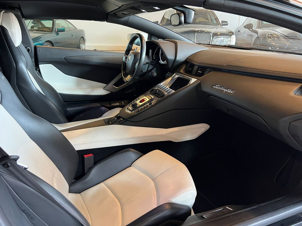 Lamborghini Aventador 2014