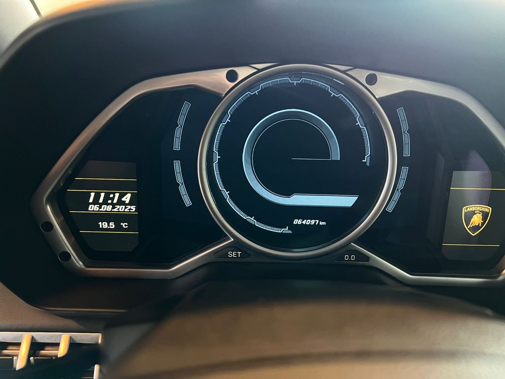 Lamborghini Aventador 2014