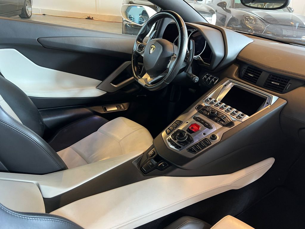 Lamborghini Aventador 2014