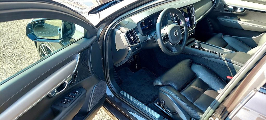 Volvo V90 2022