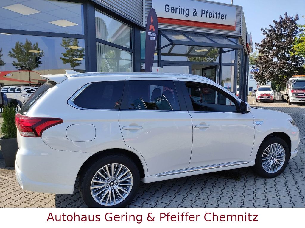 Mitsubishi Plug-in Hybrid Outlander 2021