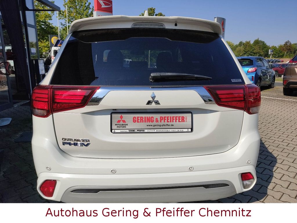 Mitsubishi Plug-in Hybrid Outlander 2021