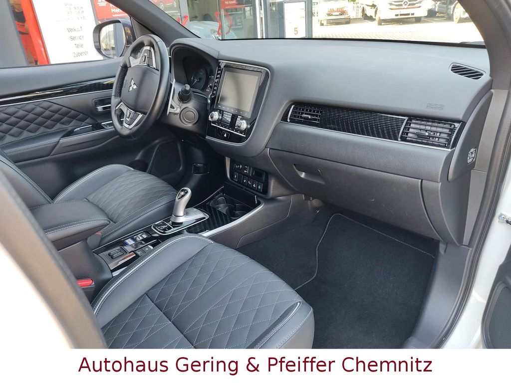 Mitsubishi Plug-in Hybrid Outlander 2021