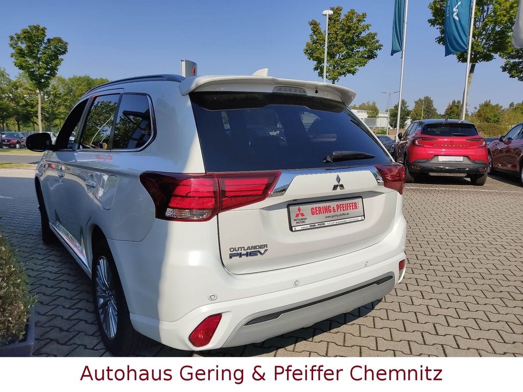Mitsubishi Plug-in Hybrid Outlander 2021