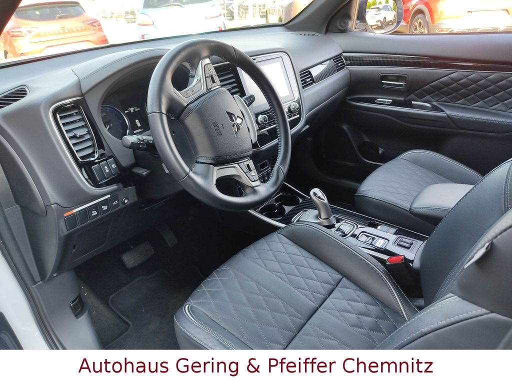 Mitsubishi Plug-in Hybrid Outlander 2021