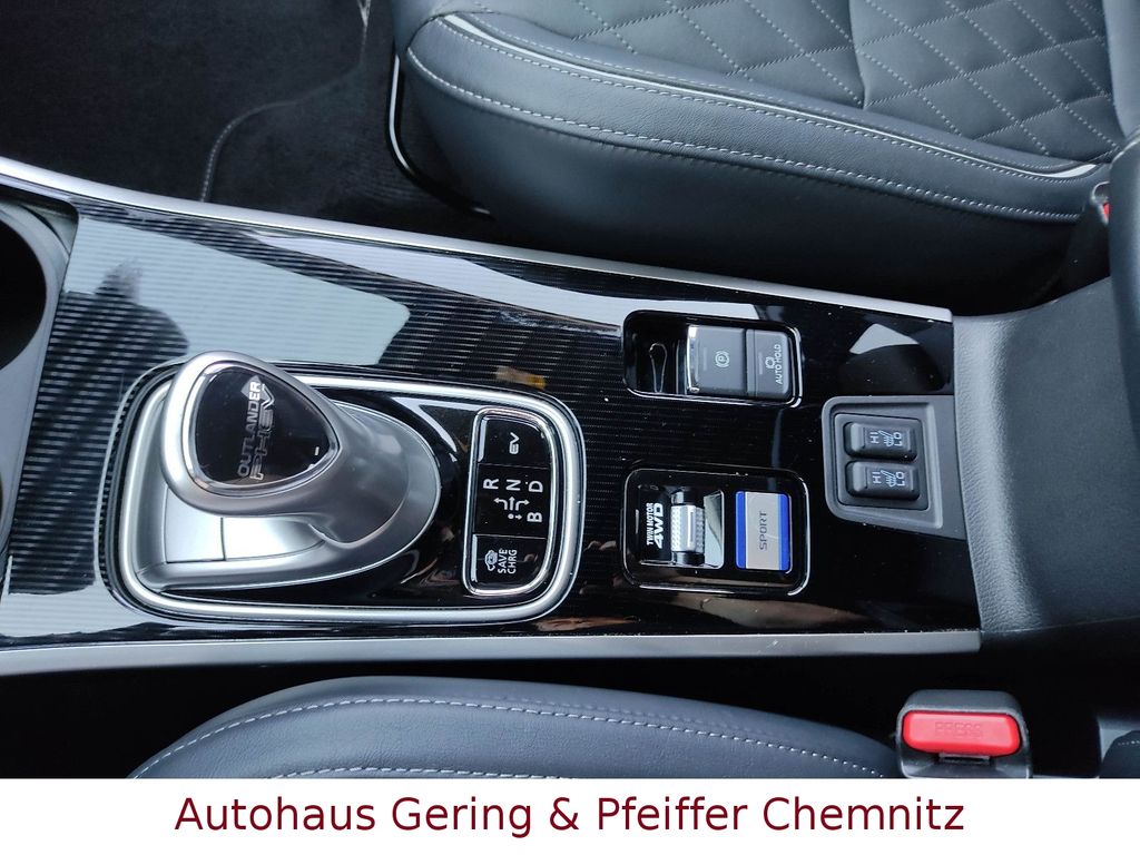 Mitsubishi Plug-in Hybrid Outlander 2021