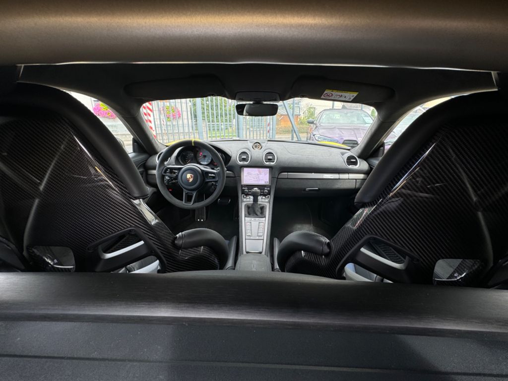 Porsche Cayman 2022