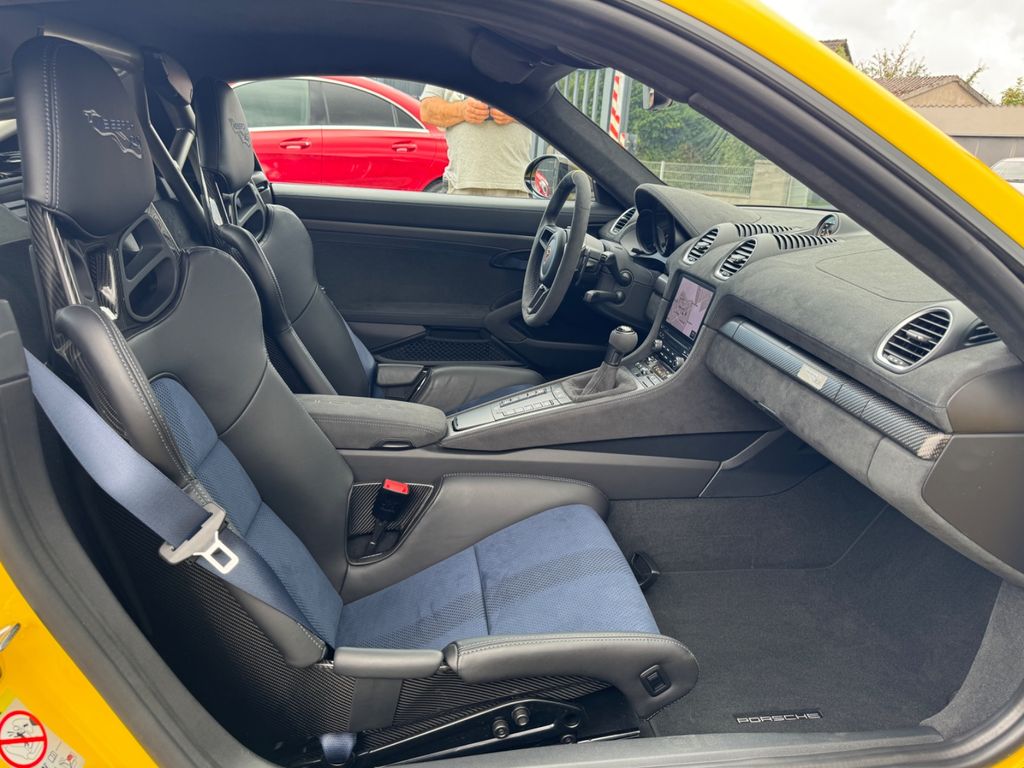 Porsche Cayman 2022