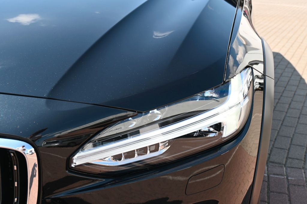 Volvo V90 Cross Country 2024