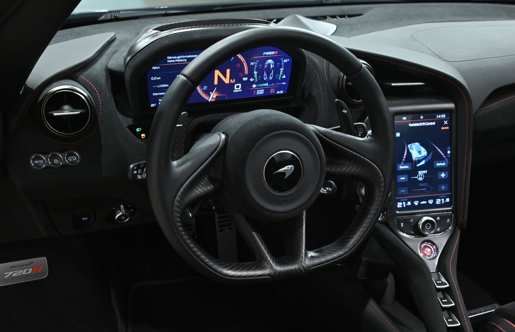 McLaren 720S 2023