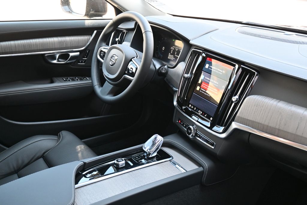 Volvo V90 Cross Country 2024