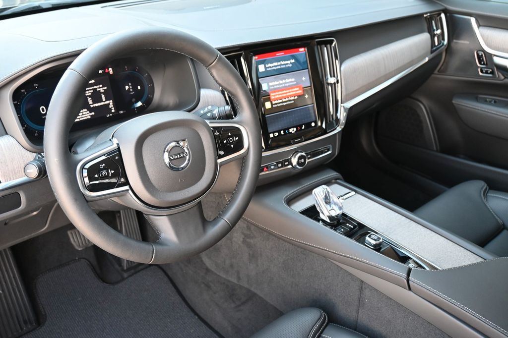 Volvo V90 Cross Country 2024