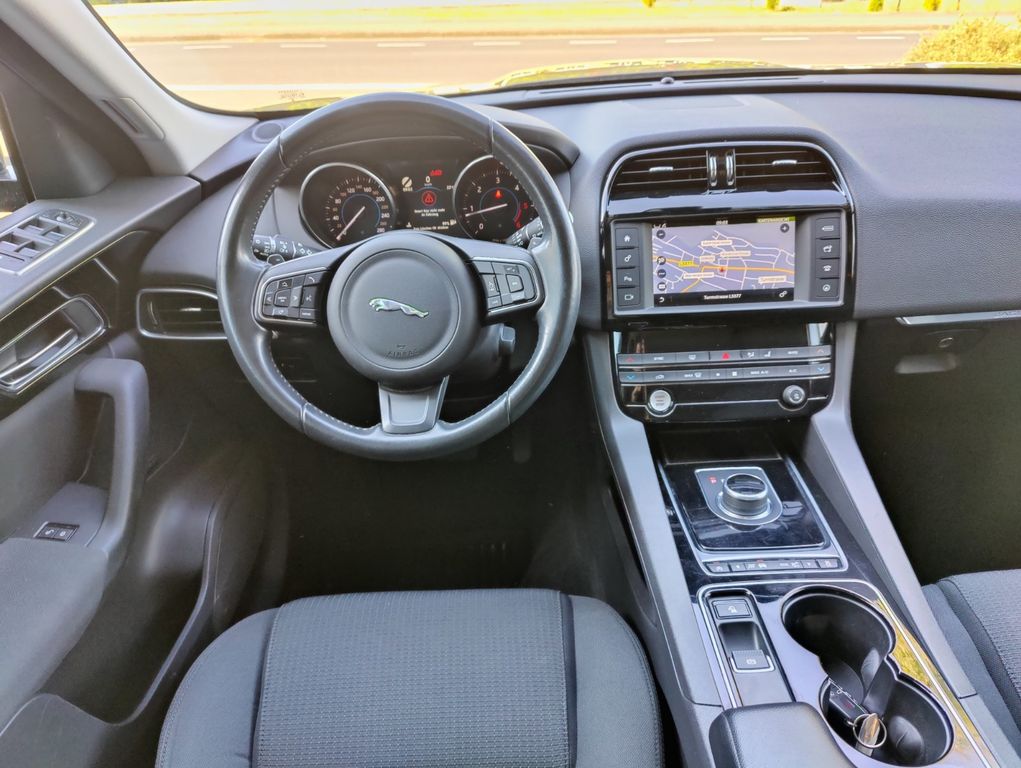 Jaguar F-Pace 2016