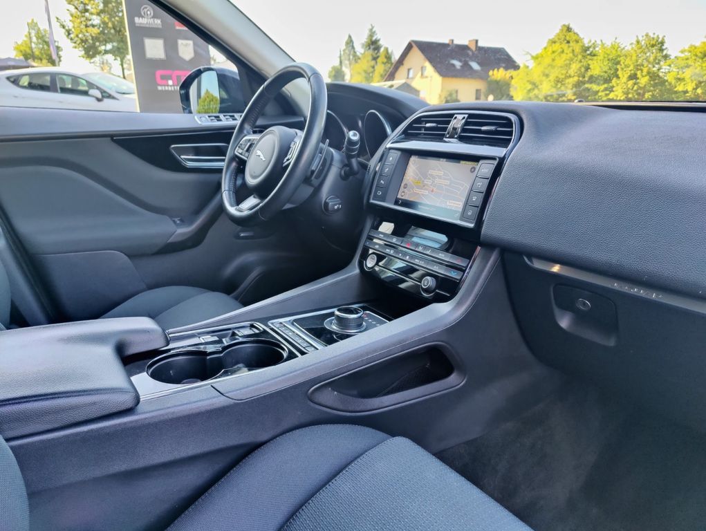 Jaguar F-Pace 2016