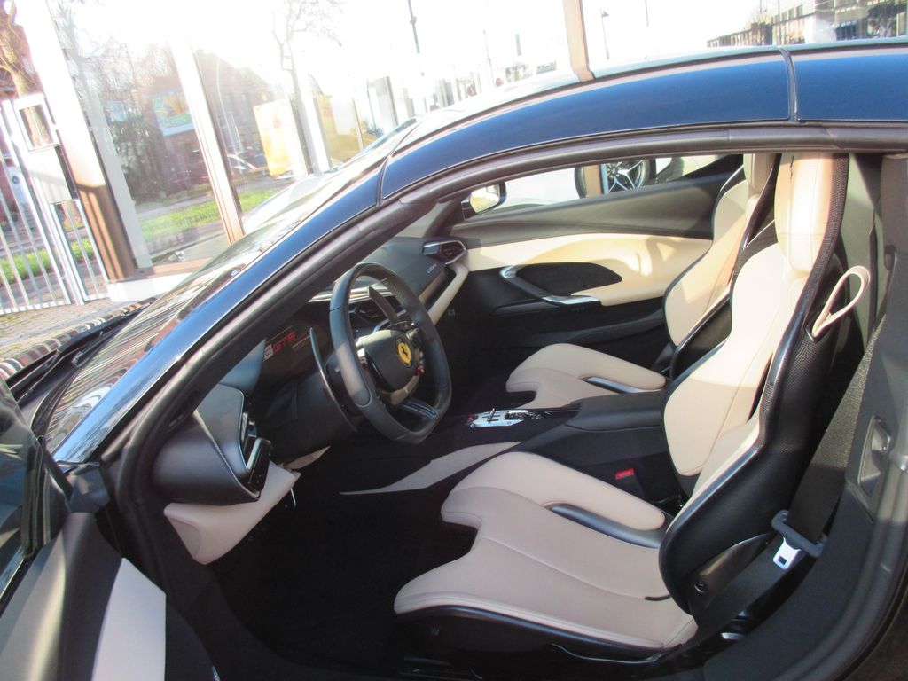 Ferrari 296 GTS 2023