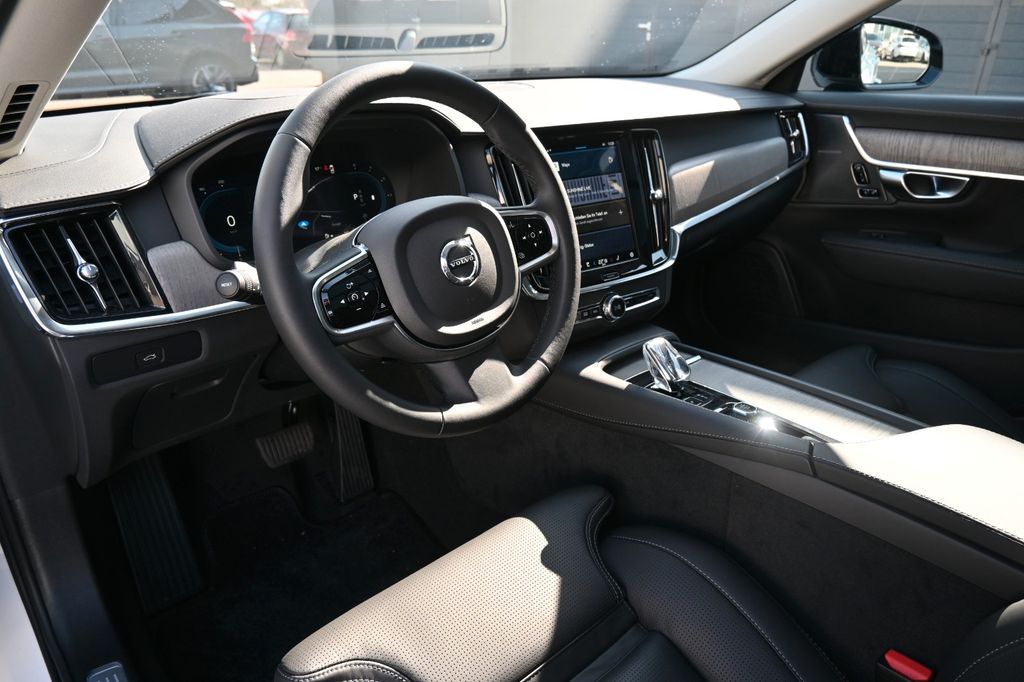 Volvo V90 2023