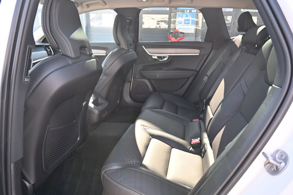 Volvo V90 2023