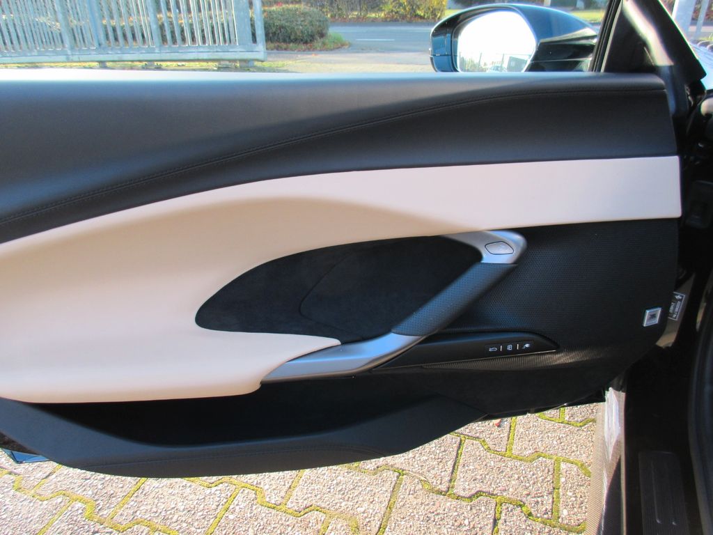 Ferrari 296 GTS 2023